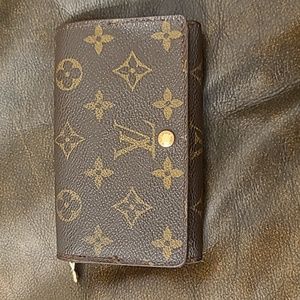 Louis Vuitton short wallet
